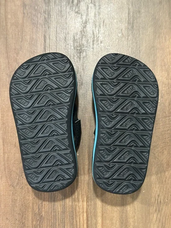 Reef Infant Flip-Flops with Tropical Print - Picture 5 of 6